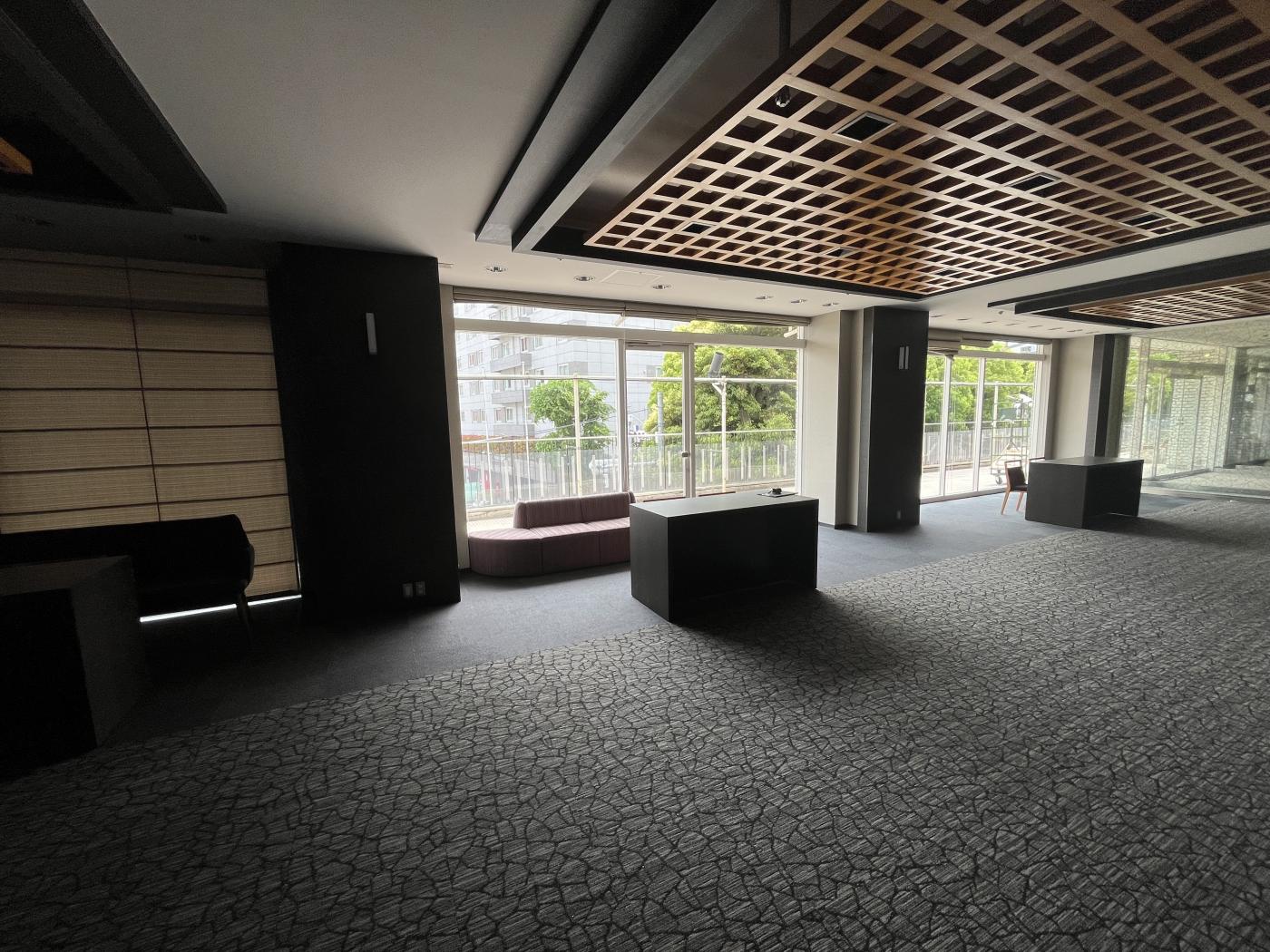 都内リゾートホテル｜ラウンジ大開口窓に遮熱フィルムを施工のアイキャッチ画像