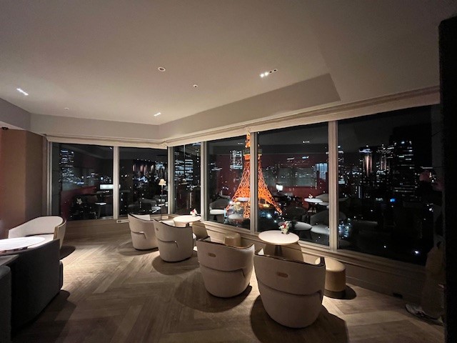 都内リゾートホテル｜高層階クラブラウンジ 遮熱・飛散防止フィルム施工（夜間工事・2日間）のアイキャッチ画像